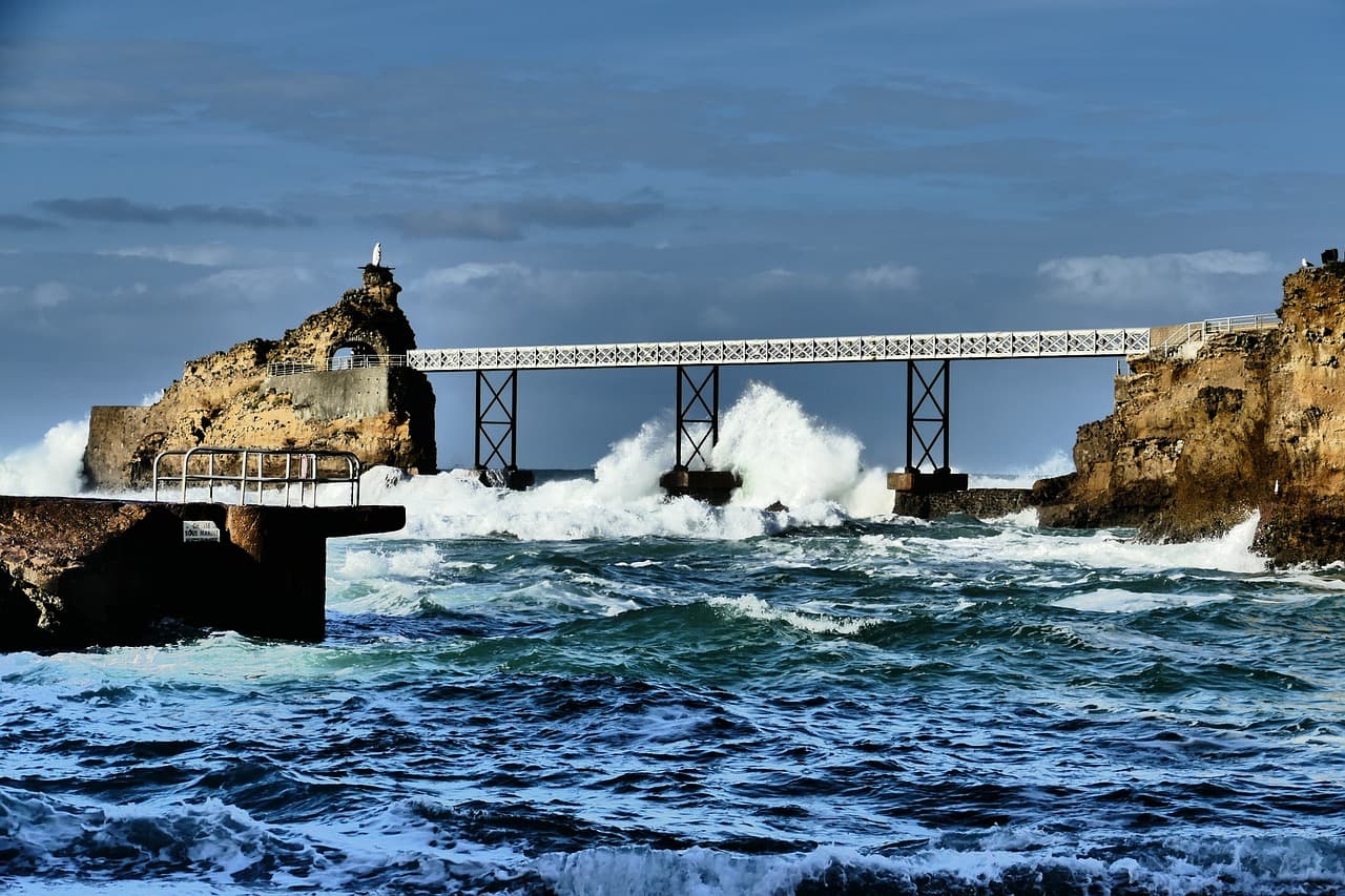 Con cabriolet sulla La Corniche Basque