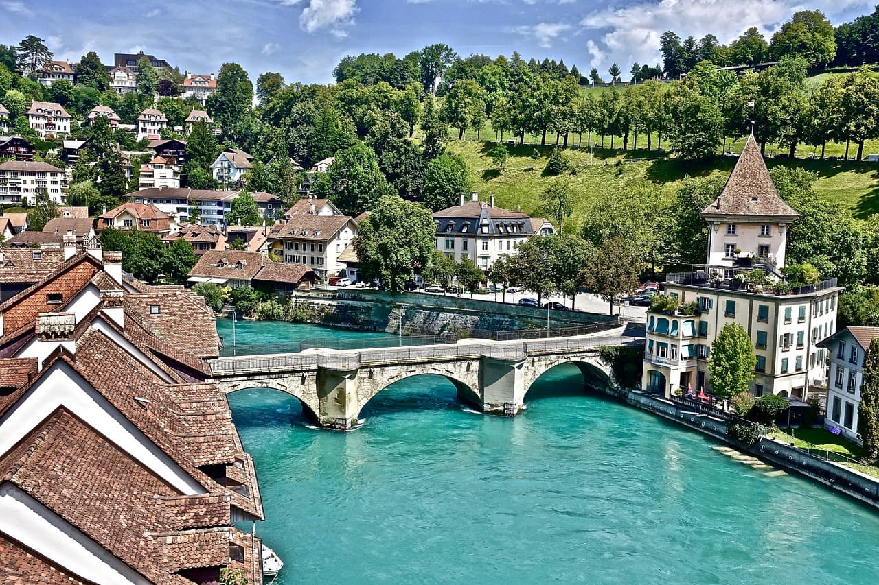 In cabriolet verso le migliori attrazioni in Svizzera