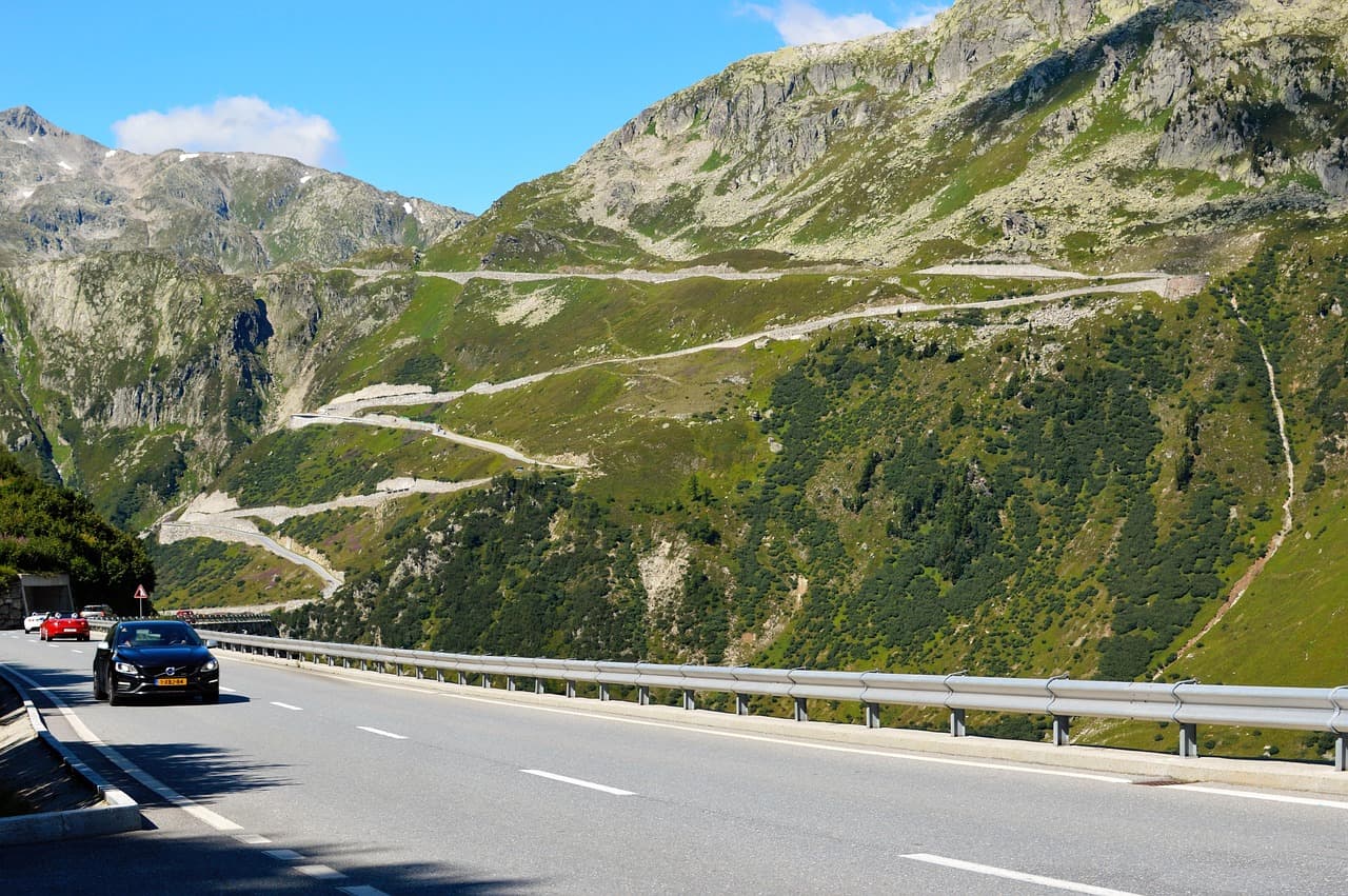 Offen über den Furka-Pass